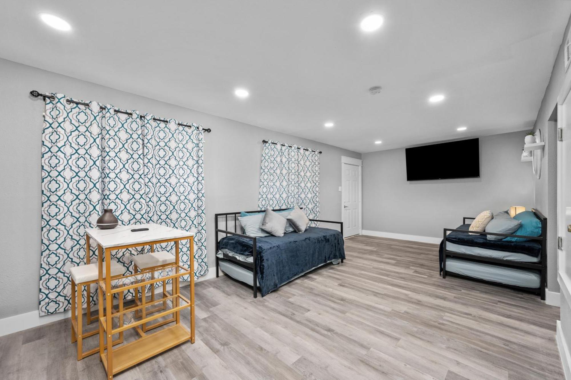 Comfortable 2Br Apt In Vibrant Houston Heights Екстер'єр фото