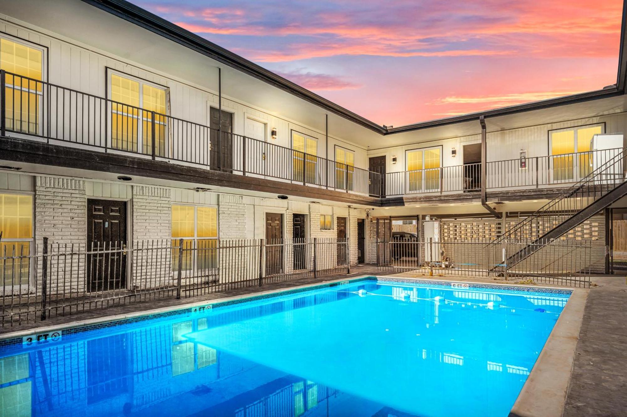 Comfortable 2Br Apt In Vibrant Houston Heights Екстер'єр фото